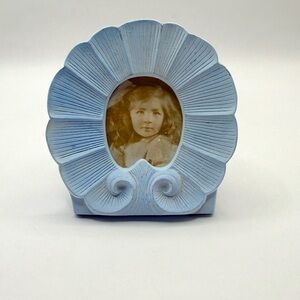 Vintage Light Blue Sea Shell-Shaped Photo Frame 3.4” Tall 2” x 1.8” Photo